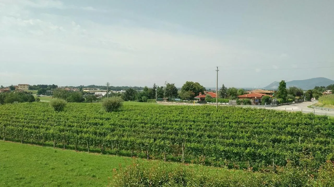 Camere In Collina Muscoline 0*,